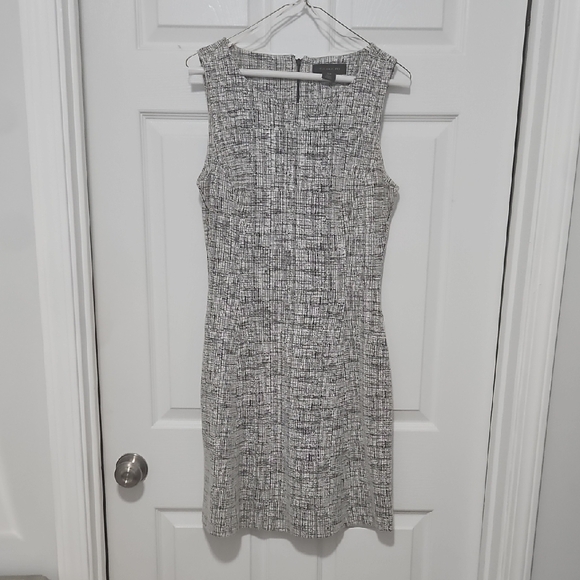 Tahari Dresses & Skirts - Tahari Monochrome Sleeveless Midi Dress